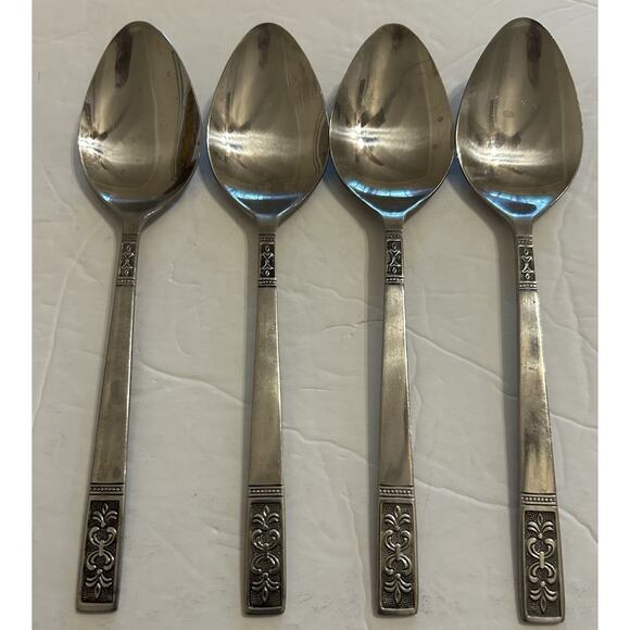Vintage Customcraft Fluer De Lis Set Of 4 Soup/Dinner Spoon Stainless Flatware - Picture 2 of 6